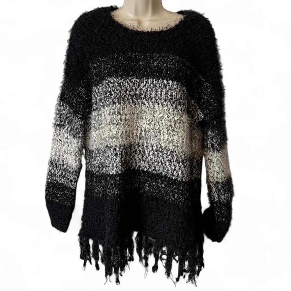 Black and White Striped Fuzzy Sweater‎